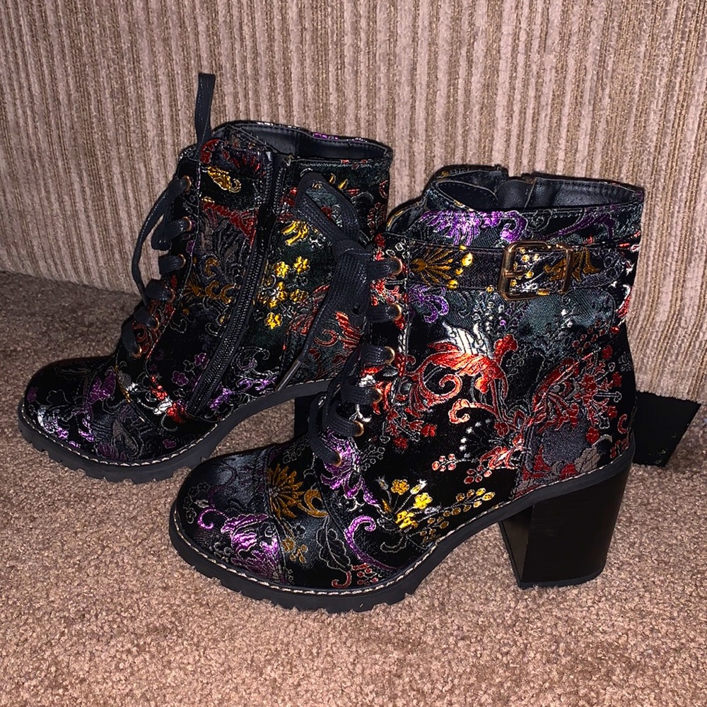 NWT Black floral combat boots